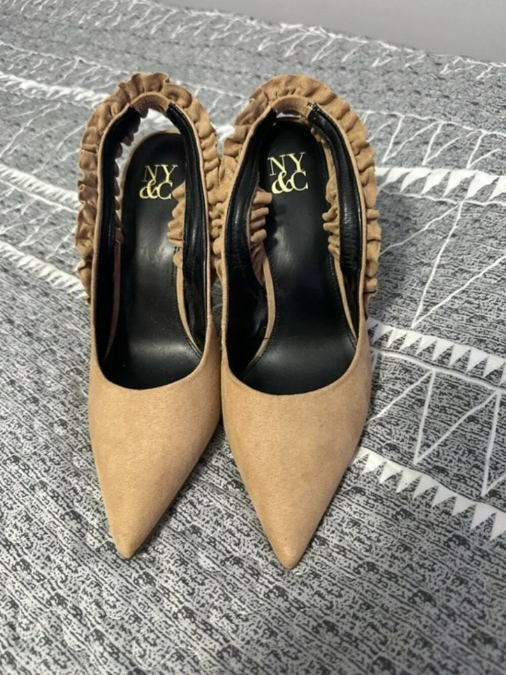 NY&C Ruffle Slingback Heels Nude Suede Pointed Toe Stiletto Size 8 Coquette